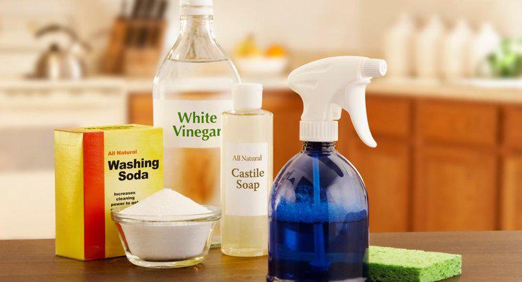 Quais são os usos de limpeza do vinagre branco?
