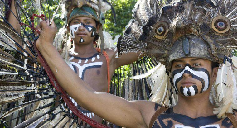 Quais eram as características físicas dos maias?