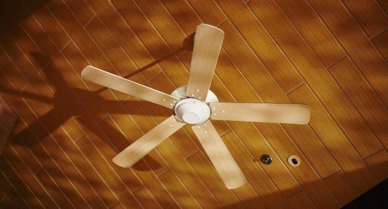 Como você conserta um ventilador de teto zumbindo?