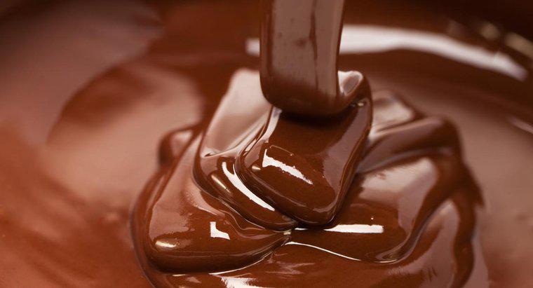 Quais são os ingredientes principais do chocolate?