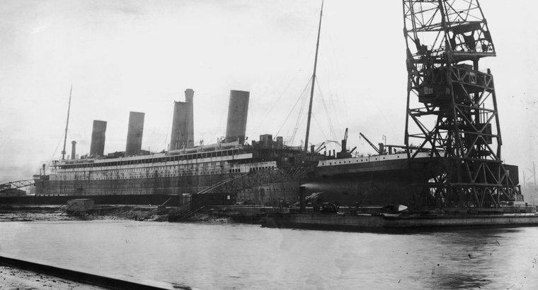 Quantos decks o Titanic tinha?