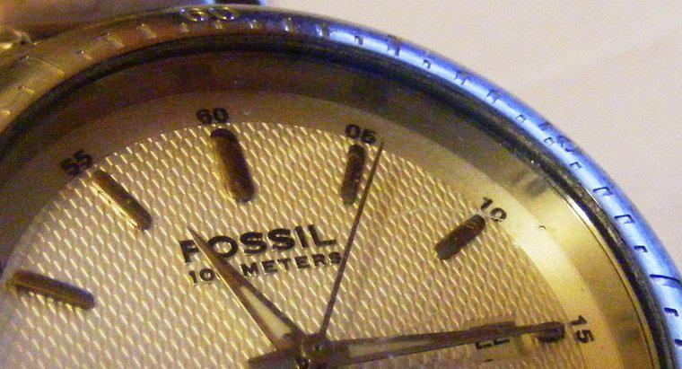 Qual é o tamanho da bateria de um relógio fóssil?