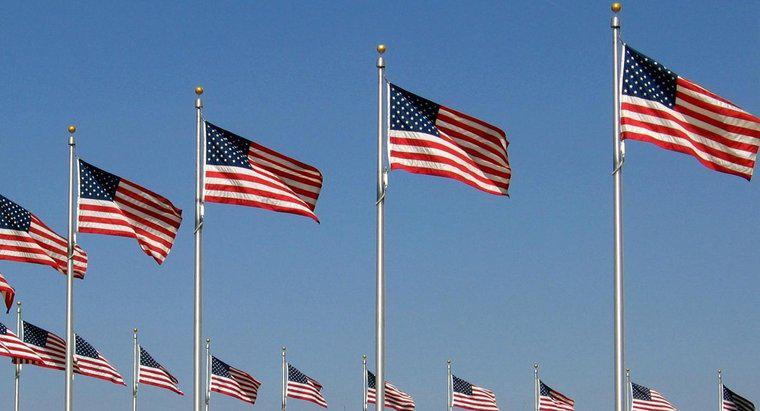 Quantas listras existem na bandeira dos EUA?