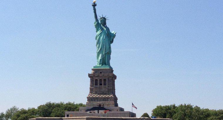 O que a estátua da liberdade simboliza?
