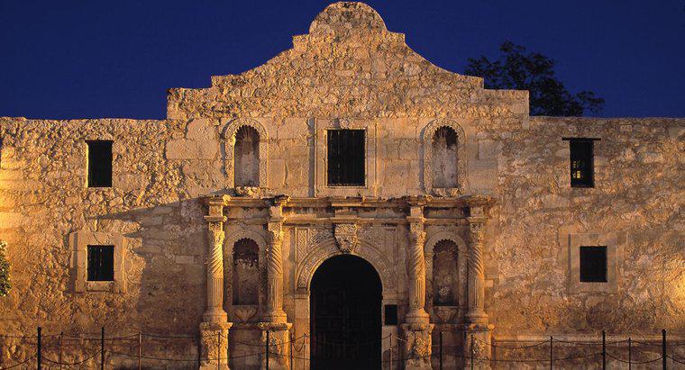 Quais são alguns fatos sobre o Alamo?