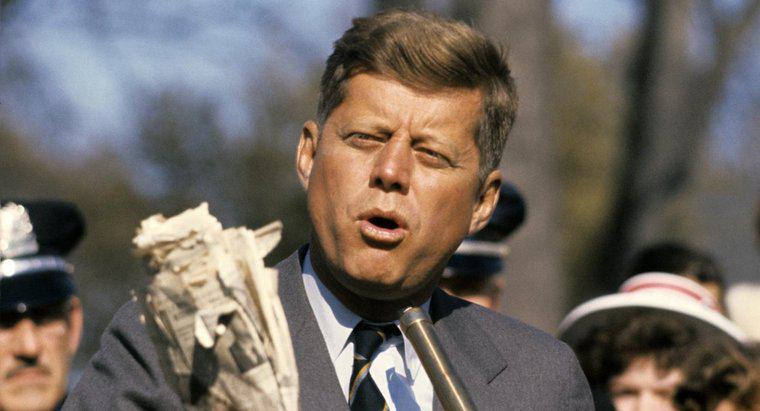 Por que JFK foi tão popular?