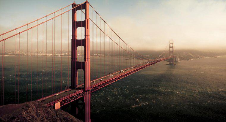 Por que a Golden Gate Bridge é famosa?