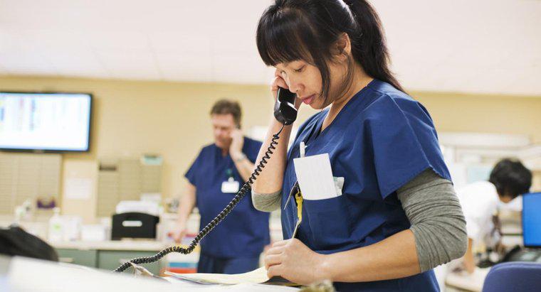 Qual é o número de telefone de uma linha direta de enfermeira gratuita?