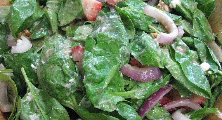 Qual é o melhor tempero para uma salada de espinafre?