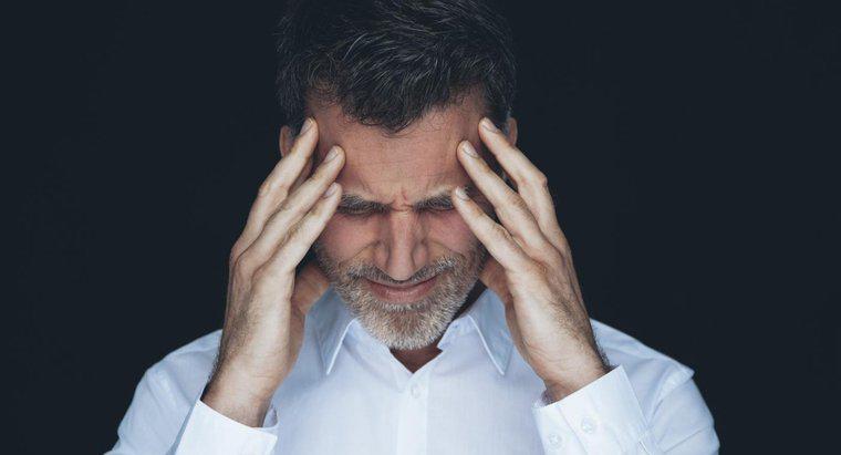 O que pode causar uma dor aguda repentina na cabeça?