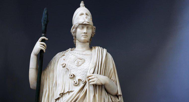 O que a deusa grega Atenas vestia?