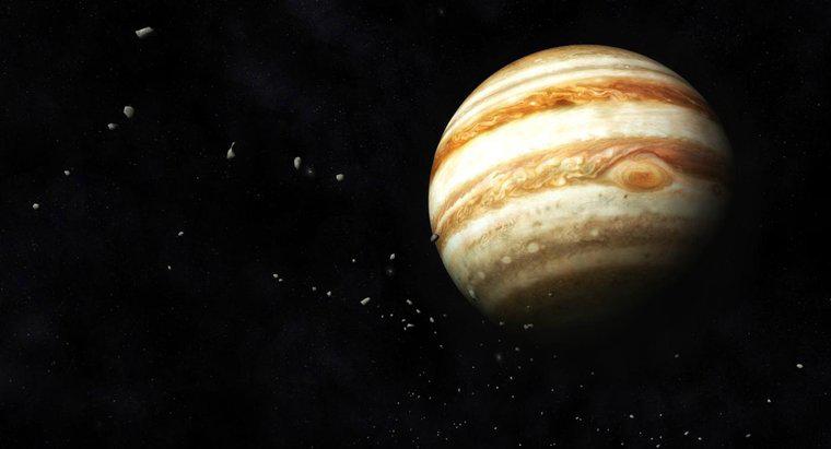 Quantas milhas está Júpiter da Terra?