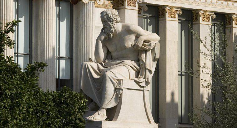 O que Sócrates contribuiu para a filosofia?
