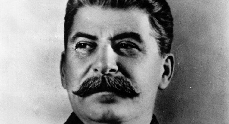 Como Stalin chegou ao poder?