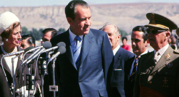Por que Richard Nixon foi considerado um mau presidente?