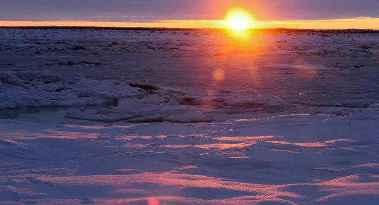 Quais são as características físicas das planícies árticas?