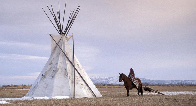 Por que os índios das planícies viviam em tendas?