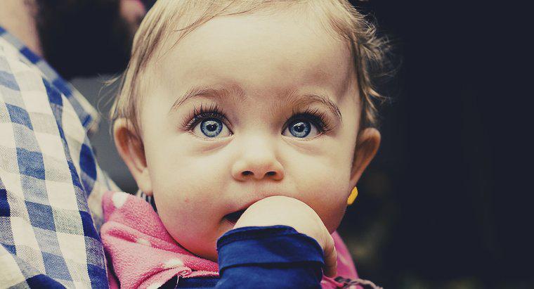Quando os olhos dos bebês mudam de cor?