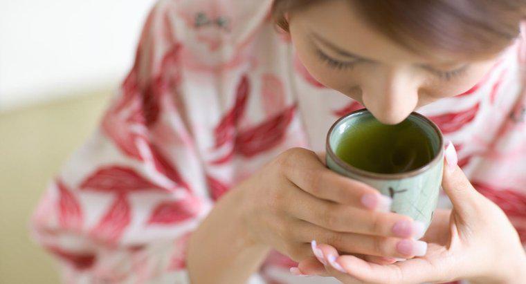 O chá verde contém cafeína?