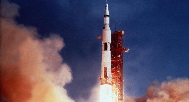 Quanto tempo Neil Armstrong levou para chegar à lua?