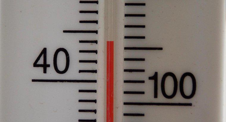 Como a temperatura corporal em graus Celsius é convertida em graus Fahrenheit?