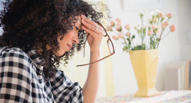 Quais são os sintomas de uma dor de cabeça de estresse?
