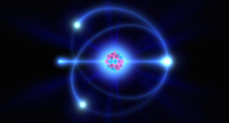Em que circunstâncias um átomo pode emitir um fóton?