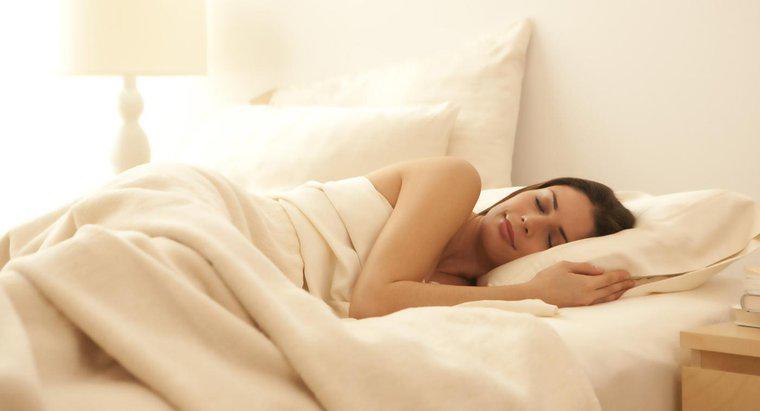 O que causa sudorese na cabeça enquanto você dorme?