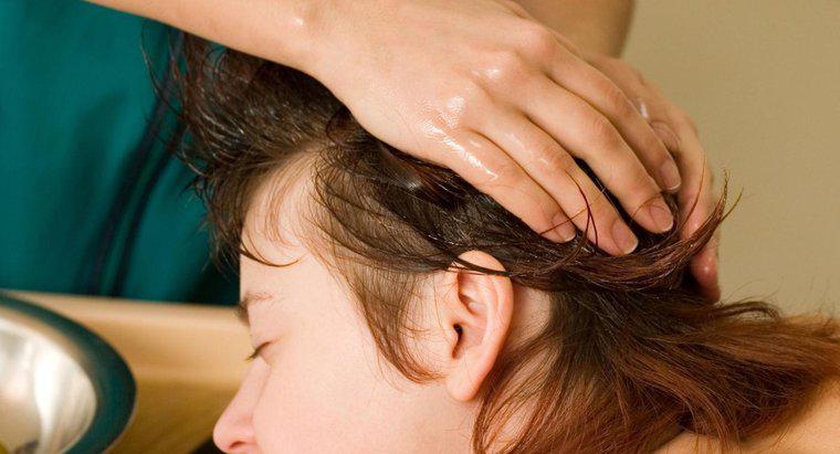 Usar óleo de noz no cabelo tem algum benefício?