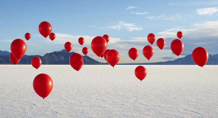 Por que os balões de hélio flutuam?