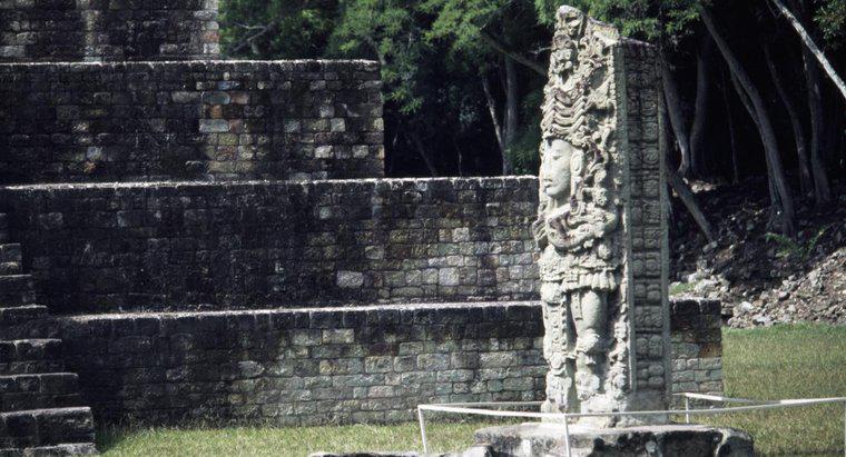 Quais são os nomes de alguns reis maias?