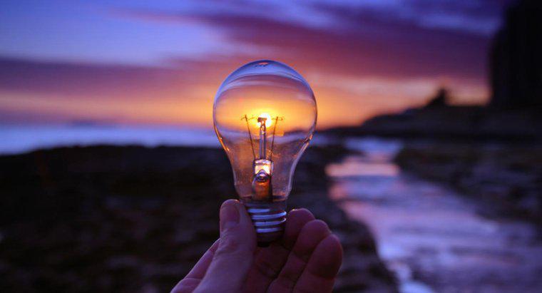 Onde foi inventada a lâmpada?