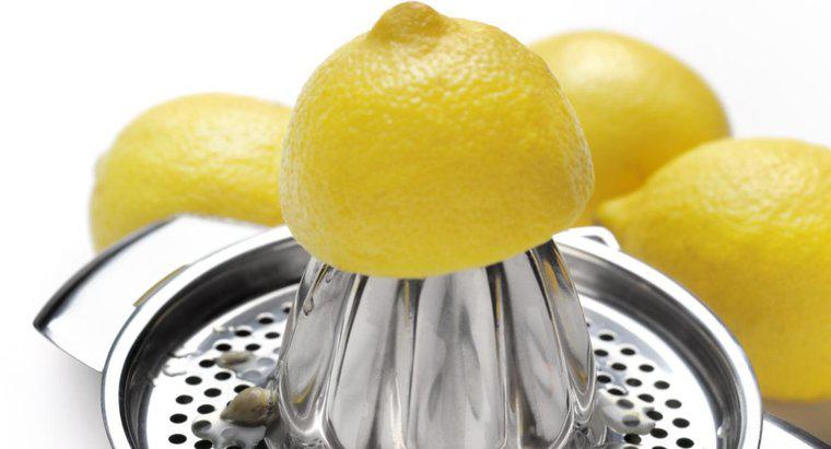 O que o suco de limão faz pelo corpo?