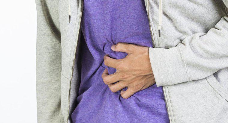 Quais são os sintomas comuns de erosão do estômago?
