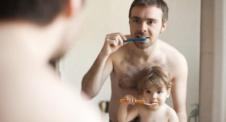 Quantas vezes por dia devo escovar os dentes?