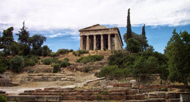 Como os antigos gregos influenciaram os romanos?