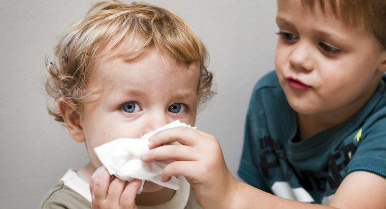 Quais são os sintomas de gripe em crianças pequenas?