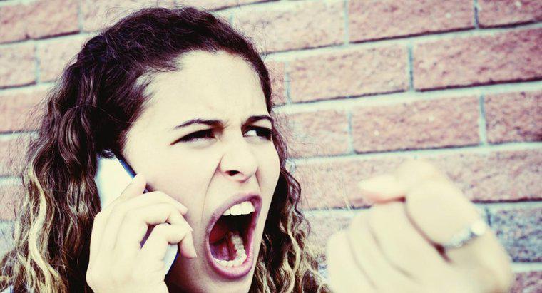Qual é a definição de abuso verbal?