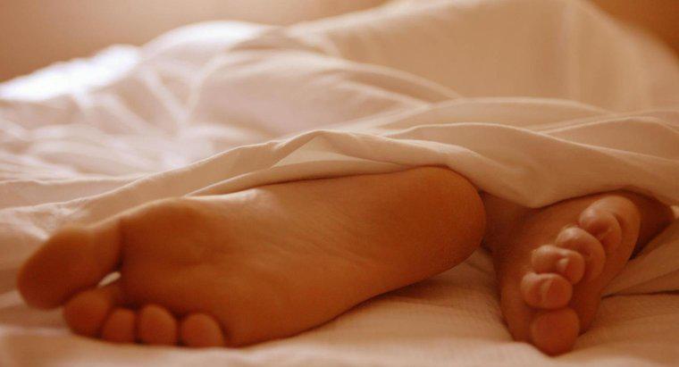 O que pode causar cãibras no tornozelo à noite?