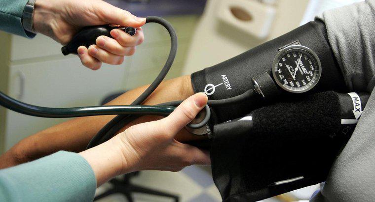 O que causa a pressão arterial sistólica elevada?
