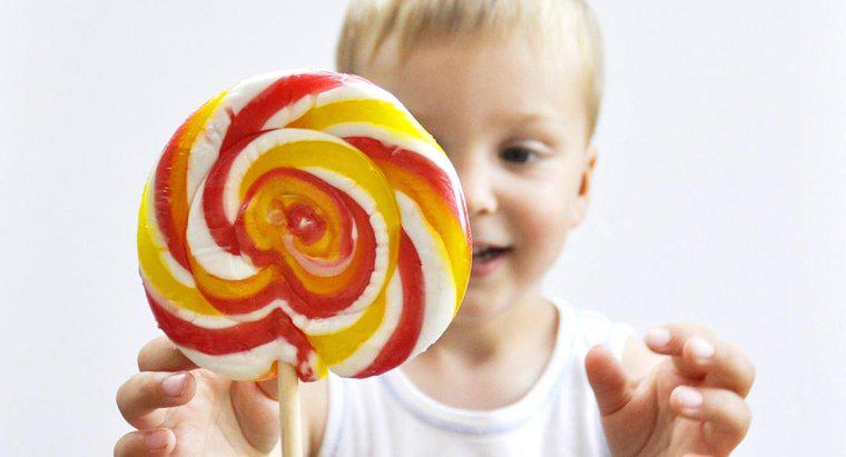O que é um nível normal de açúcar no sangue para uma criança de 2 anos?