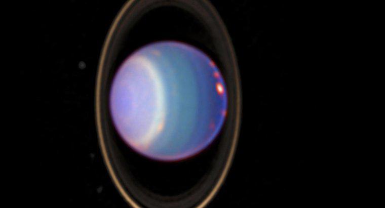Quais são as características notáveis ​​de Urano?