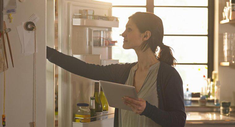 Quanto tempo leva para descongelar uma geladeira?