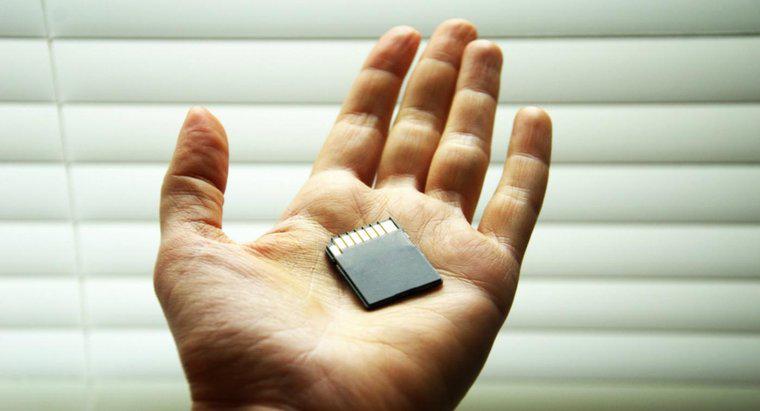 Qual é a diferença entre os cartões de memória SD e XD?