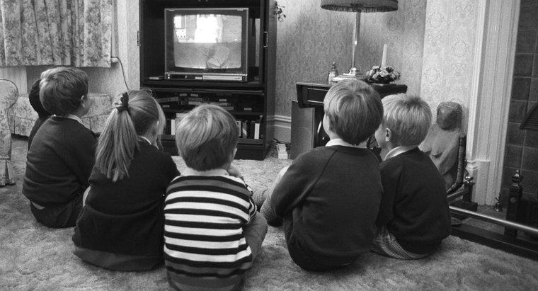 Quando foi inventada a primeira televisão em preto e branco?