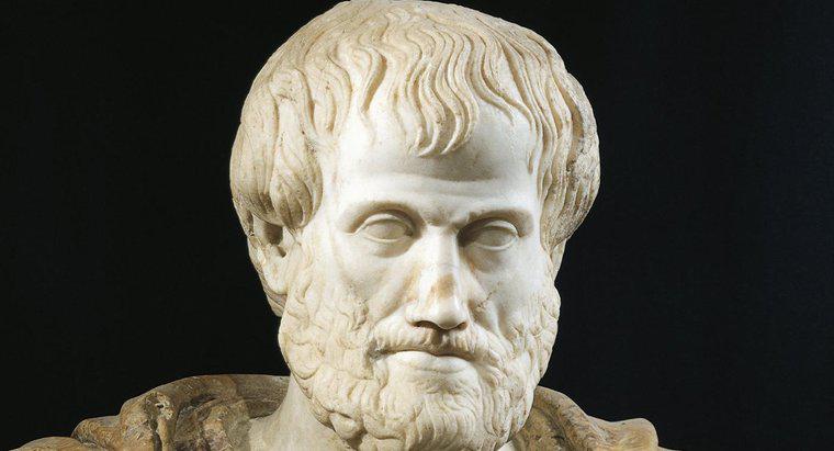 O que Aristóteles pensava sobre o sistema solar?
