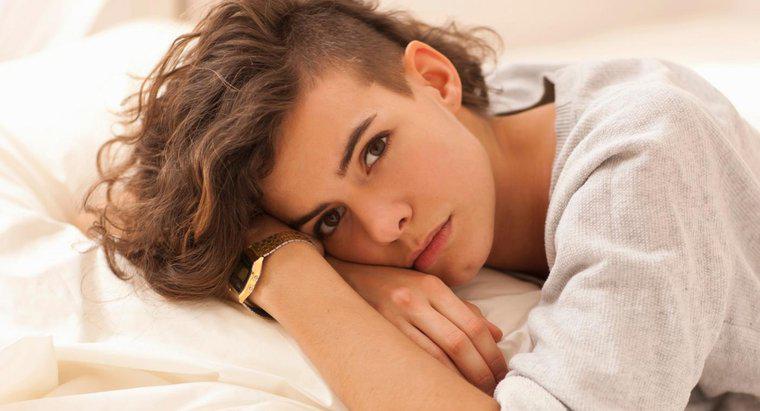 Quais são os sintomas de baixo estrogênio?