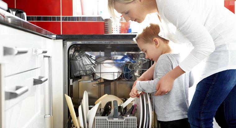 Como você desliga o bloqueio para crianças em uma máquina de lavar louça Kitchenaid?