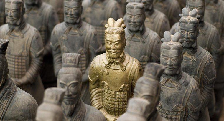 Como a dinastia Qin chegou ao poder?