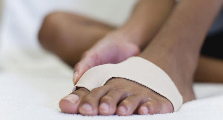 O que causa dor no dedo do pé afiado?